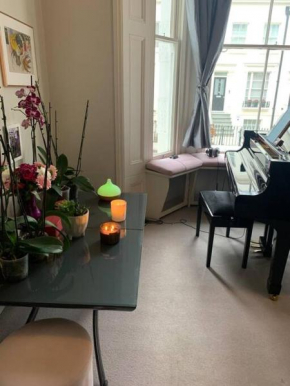Kensington Two Bedroom Flat with Private Terrace.
